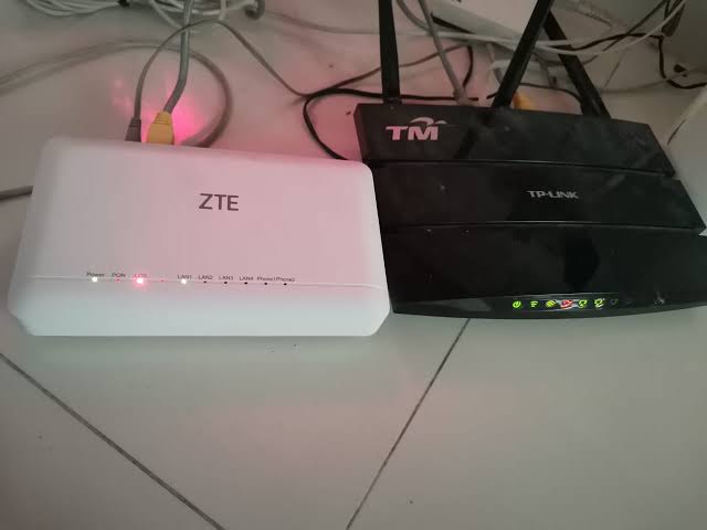 modem unifi lampu los berkelip merah loss of signal